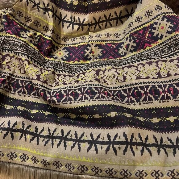 Mossimo. Size Small. Acrylic/poly Faux Fur Print Lined Vest. Open Front. GB - Picture 5 of 7